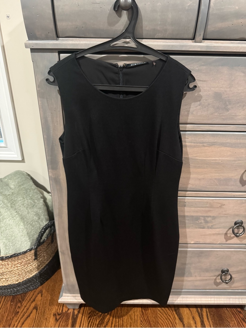Tahari Black Sleeveless Sheath Dress